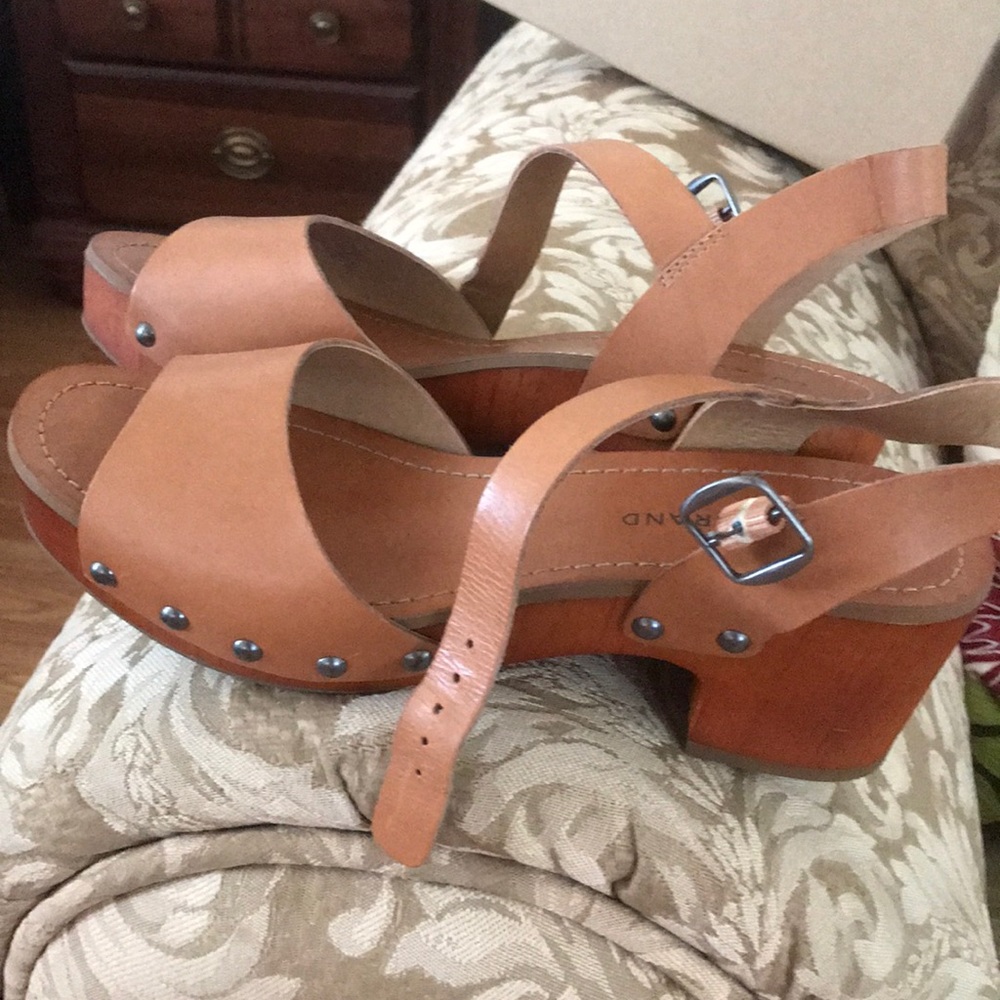 Leather and wooden sandals 2 1/4 in nonskid. NWOT